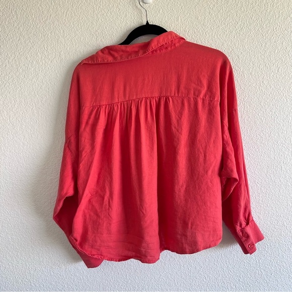 Young, Fabulous and Broke Linen Blend Tourist Top - Picture 9 of 12